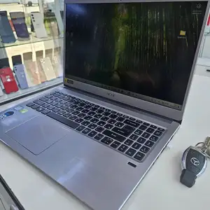 Ноутбук Acer core i5th 8gen, Хуҷанд