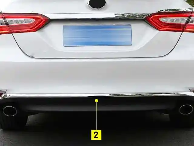 Никель на задний бампер с катафотами от Toyota Camry 6 2018-2021, Душанбе