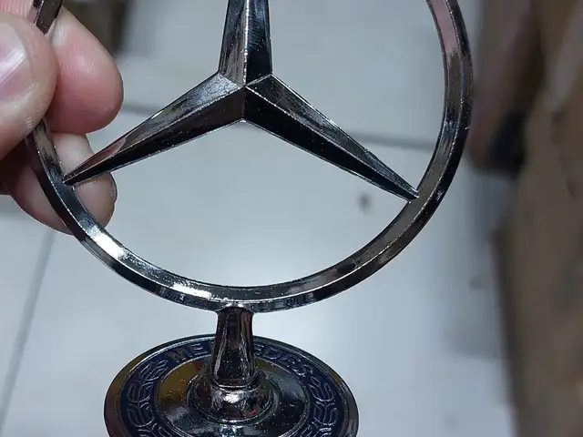 Знаки пеши Mercedes-Benz, Душанбе