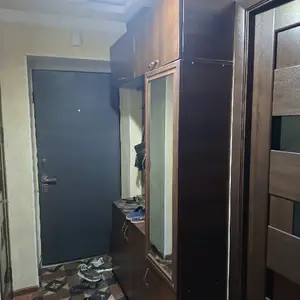 Прихожая, Конибодом