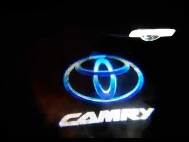 Штатная подсветка логотипа Camry на передние двери, Душанбе