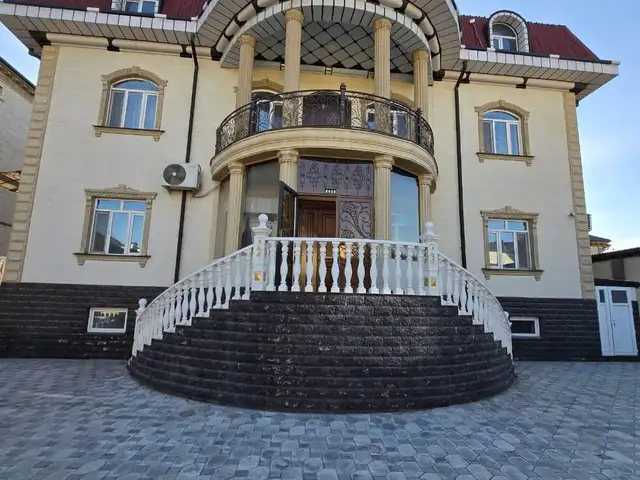 3 этажн. 10-комн. дом, 12 соток, Фирдавси, Душанбе