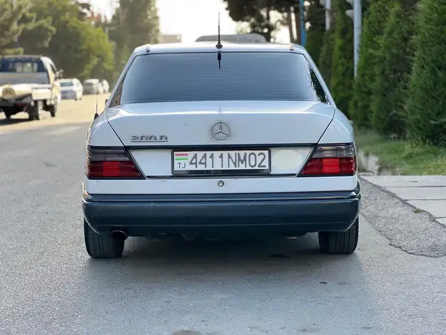 Mercedes-Benz W124