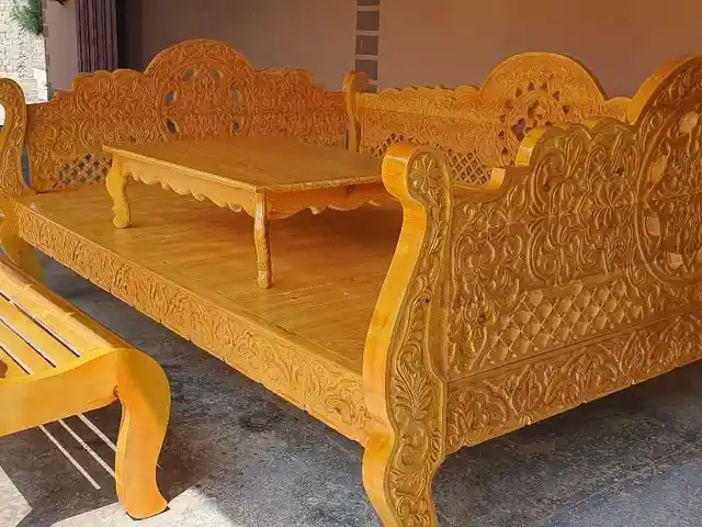 Тапчан королевский, Исфара