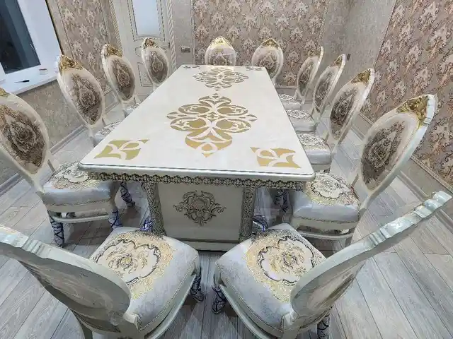 Стол и стулья, Хуҷанд