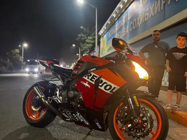Мотоцикл Honda CBR1000 fireblade, Душанбе