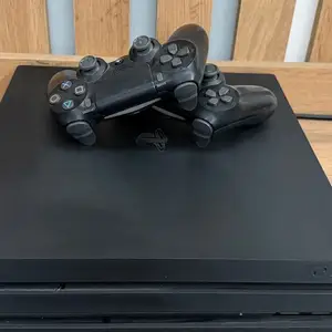 Игровая приставка PS 4 про с 8 играми, Душанбе