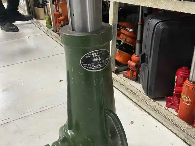 Домкрат механик 50 тонн, Душанбе