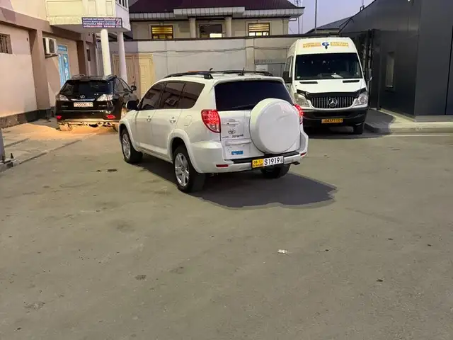 Toyota RAV 4, 2010, Душанбе - 7