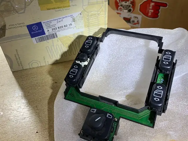 Кнопки стеклоподъёмника Mercedes-Benz W202, Худжанд