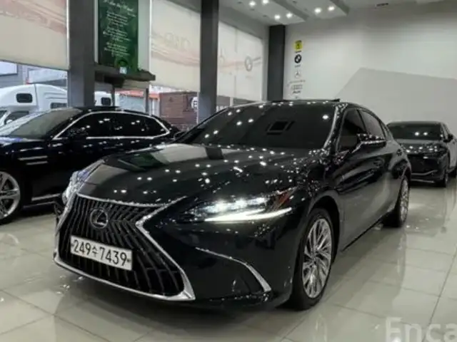 Lexus ES series