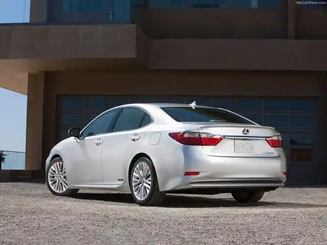 Задний бампер на Lexus ES300h, Душанбе