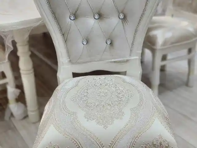 Стол и стулья, Хуҷанд