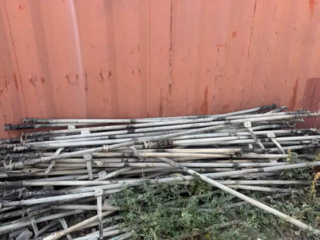 Трубы от прицепа, Худжанд
