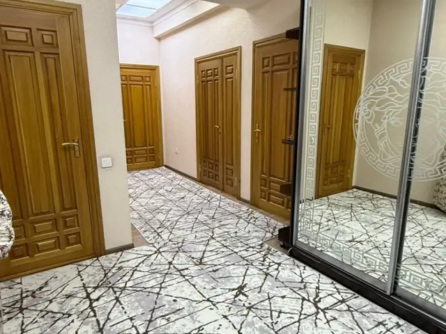 3-комн. квартира, 5 этаж, 130м², Исмоили Сомони, Душанбе