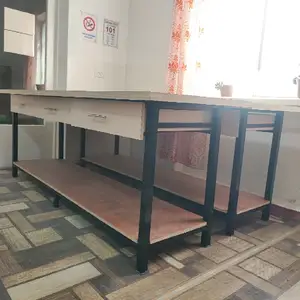Стол с выдвижными ящиками, Канибадам