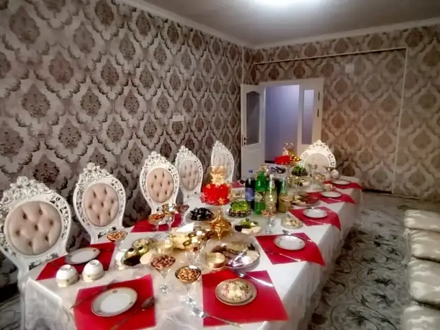 Стол и стулья, Худжанд