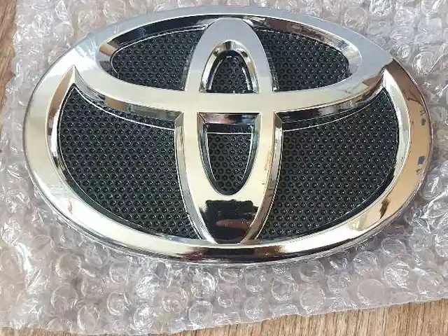 Передний знак от Toyota Camry 2, Душанбе