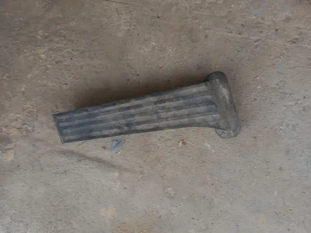 Педали газ BMW, Худжанд