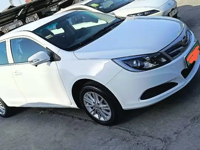 BYD E5