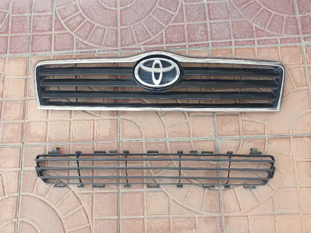 Решетка радатора от Toyota Avensis, Худжанд