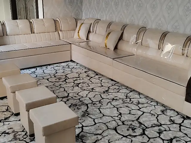 Уголок, Худжанд