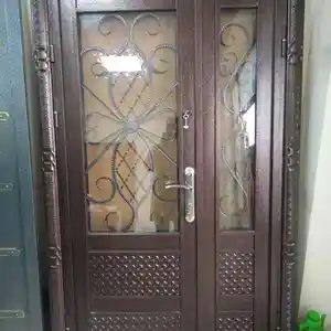 Стеклянная дверь, Душанбе