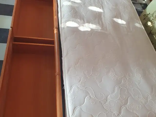 Односпальная кровать с матрасом, Абдурахмони Джоми