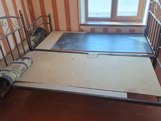 Кровати, Бохтар (Курган-Тюбе)