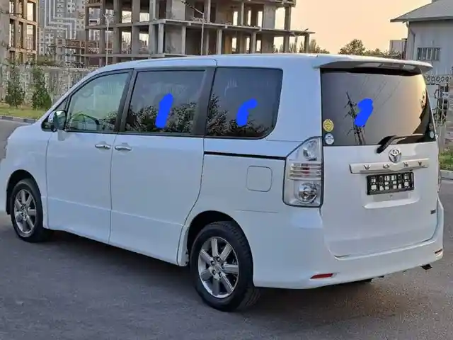 Не тонированные стекла на Toyota Voxy, Душанбе