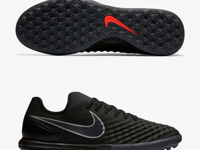 Сороконожки, бутсы NIKE, Турсунзаде