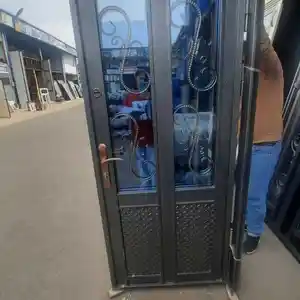 Стеклянная дверь, Душанбе