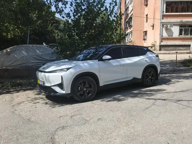 Dongfeng L7