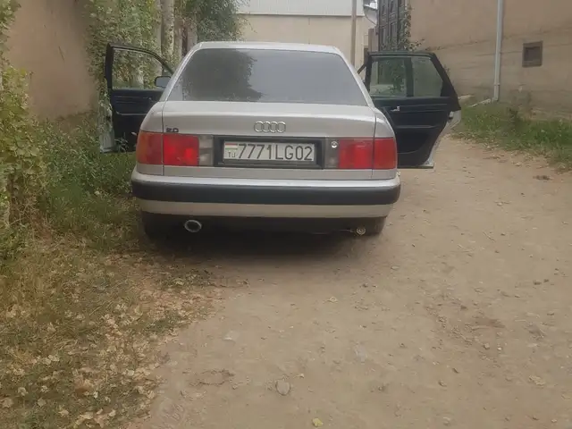 Audi 100