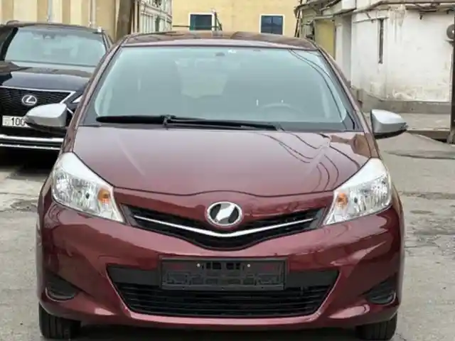 Лобовое стекло на Toyota Vitz 2011, Душанбе