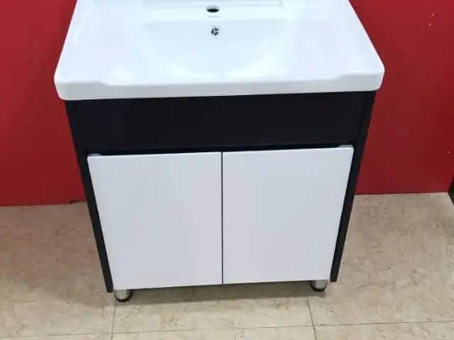 Умывальник бо тумбочкаш, Душанбе