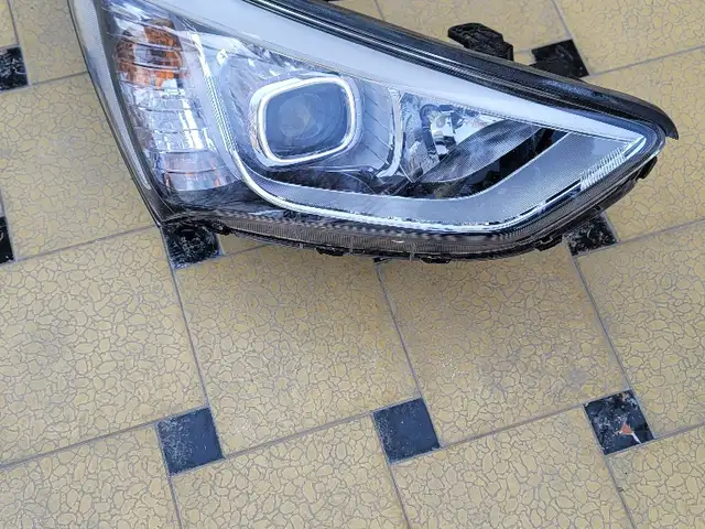Передняя фара от Hyundai Santa Fe, Худжанд