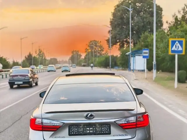 Lexus ES series
