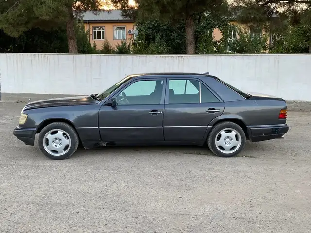 Mercedes-Benz W124