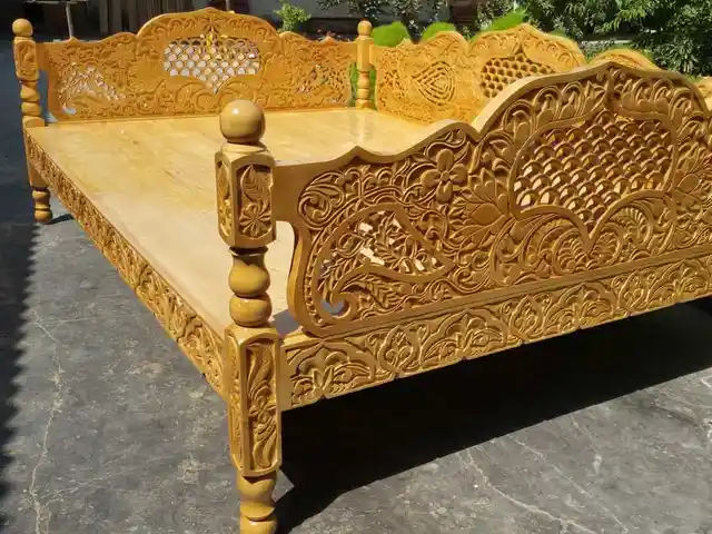 Тапчан, Айнӣ