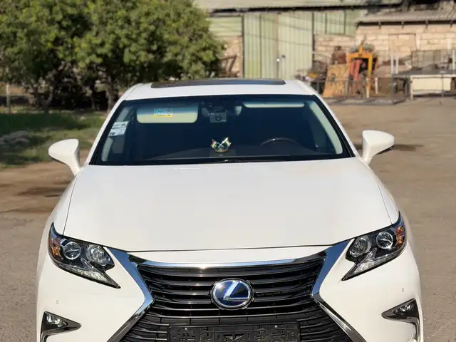 Lexus ES series