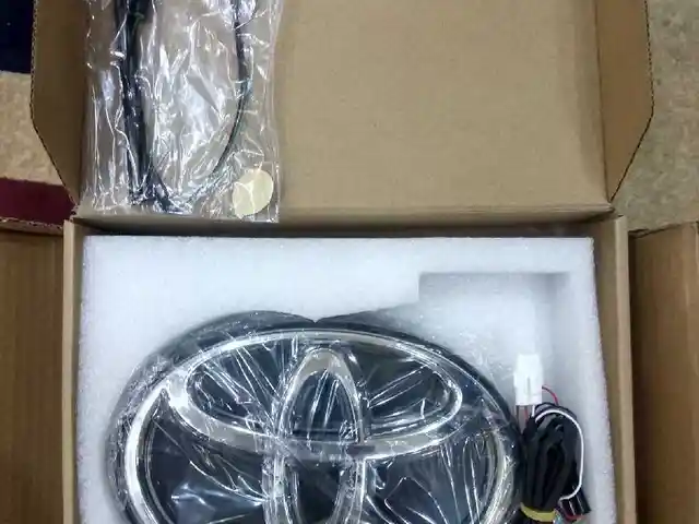 Логотип на Toyota Land Cruiser, Душанбе