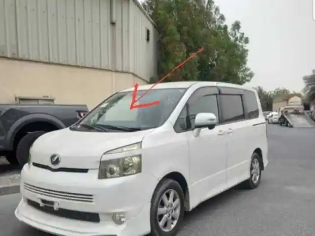 Лобовое стекло на Toyota Voxy, Душанбе