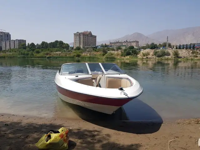 Лодка Bayliner Capri, Хуҷанд