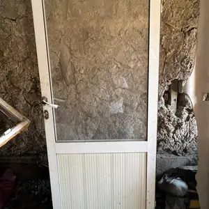 Дверь, Канибадам