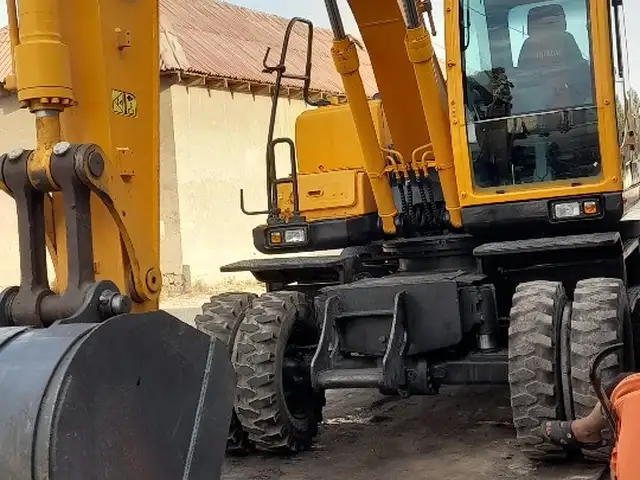 Экскаватор Hyundai 140, Душанбе