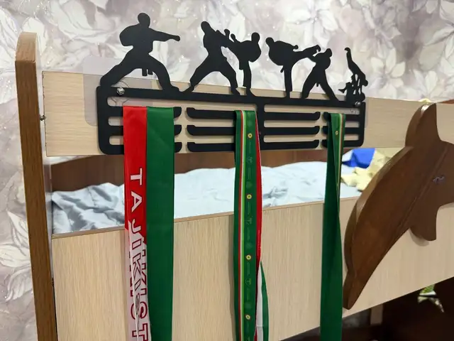 Медальница, Хуҷанд