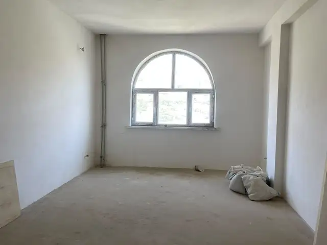 3-комн. квартира, 13 этаж, 109 м², Исмоили Сомони, Душанбе