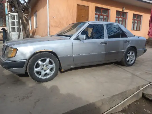 Mercedes-Benz W124