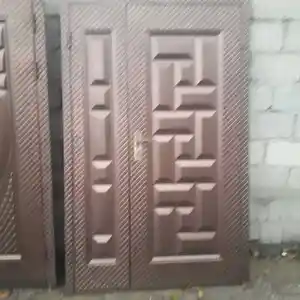Железные двусторонние двери, Душанбе